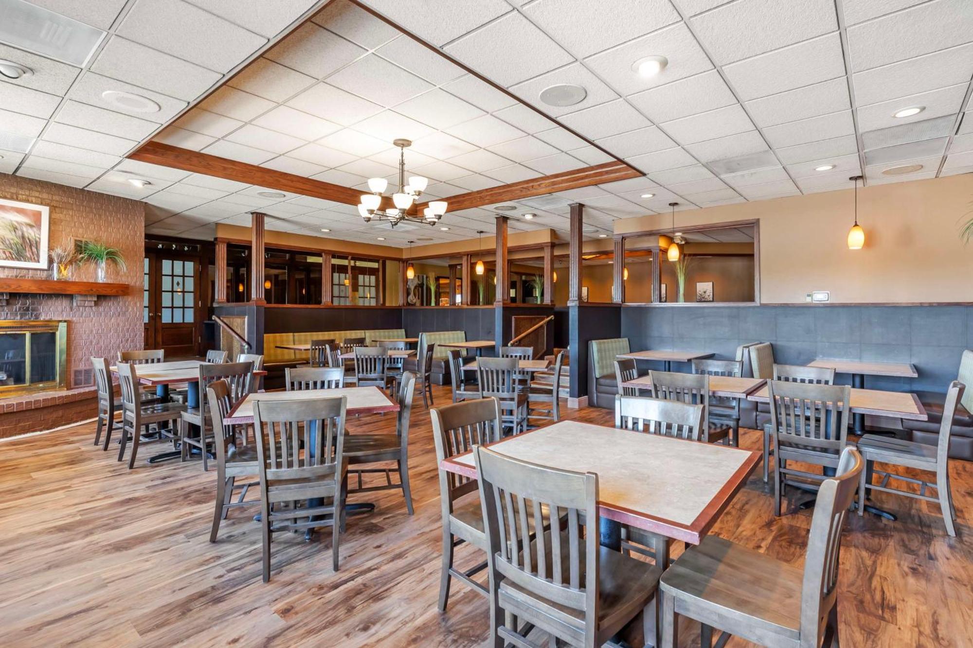 Best Western Plus Steeplegate Inn Davenport Luaran gambar