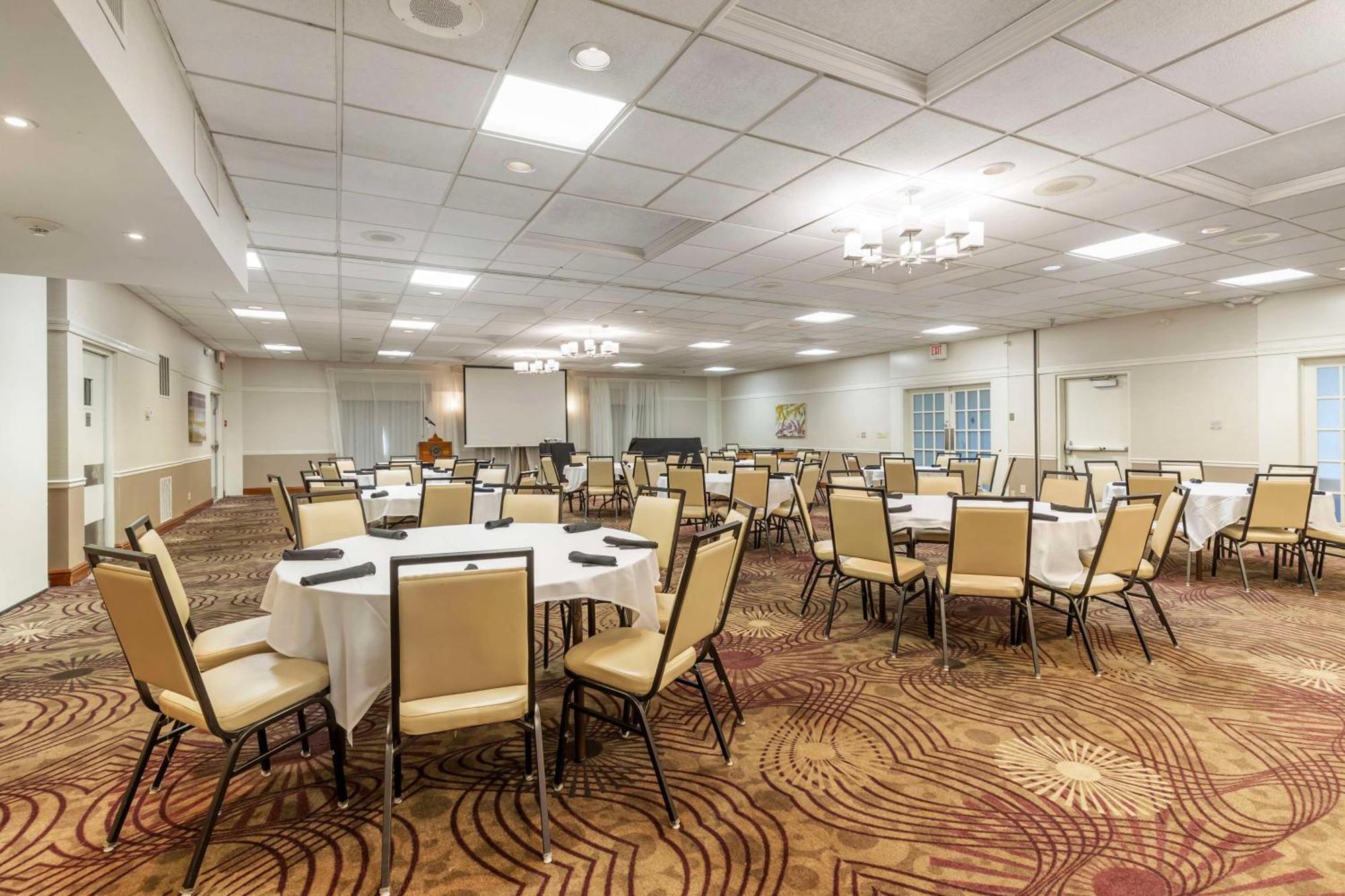 Best Western Plus Steeplegate Inn Davenport Luaran gambar
