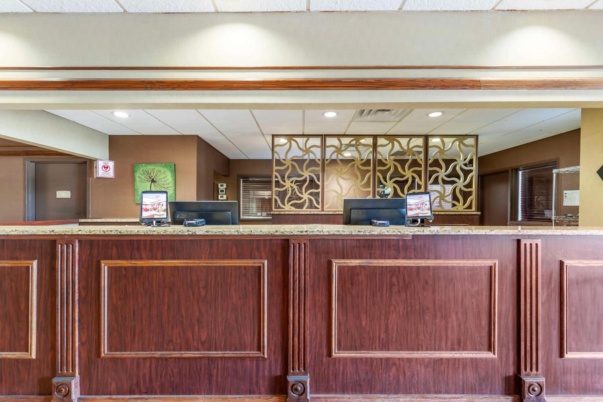 Best Western Plus Steeplegate Inn Davenport Luaran gambar