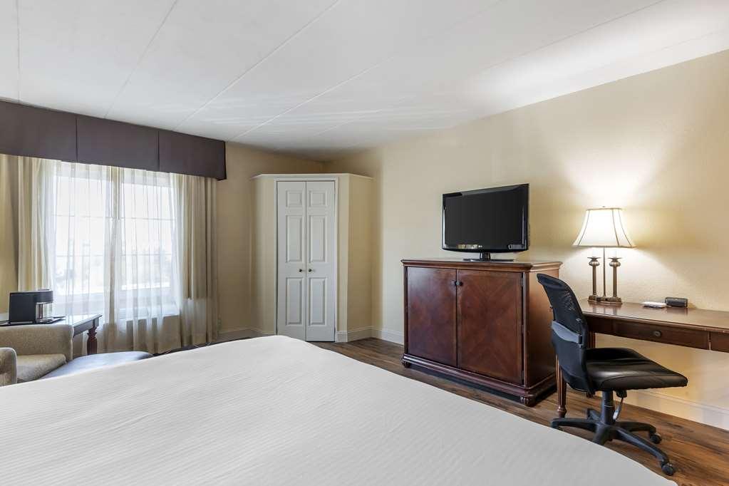 Best Western Plus Steeplegate Inn Davenport Bilik gambar