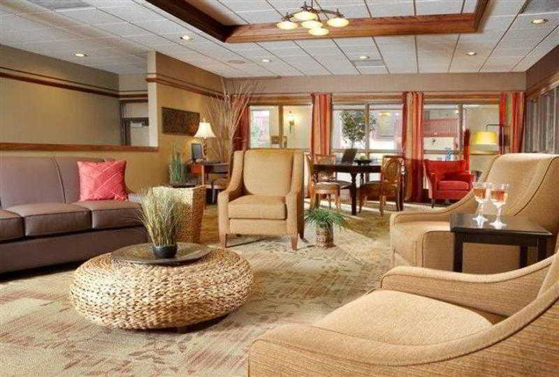 Best Western Plus Steeplegate Inn Davenport Dalaman gambar